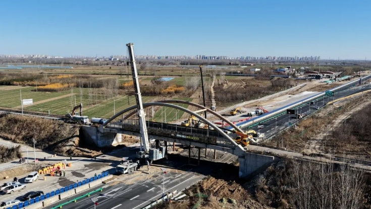 G95廊涿高速改扩建工程六座天桥成功拆除